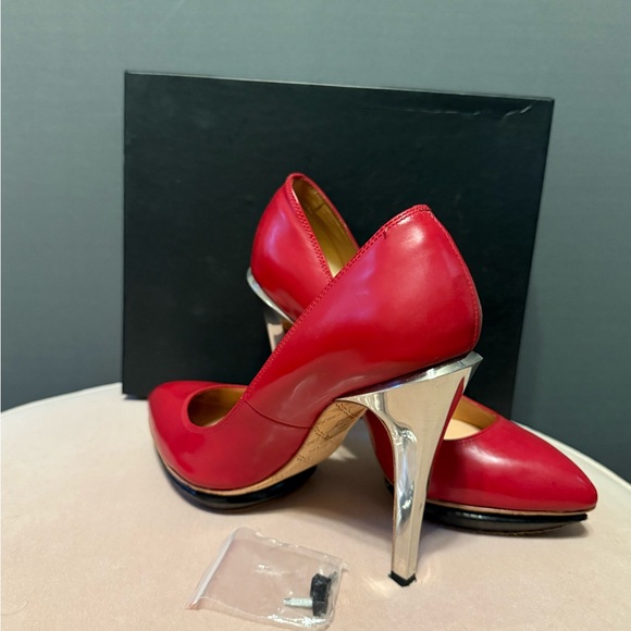 L.A.M.B Red Leather High Heel Platform Pump Shoes. Size 7 - Picture 5 of 6